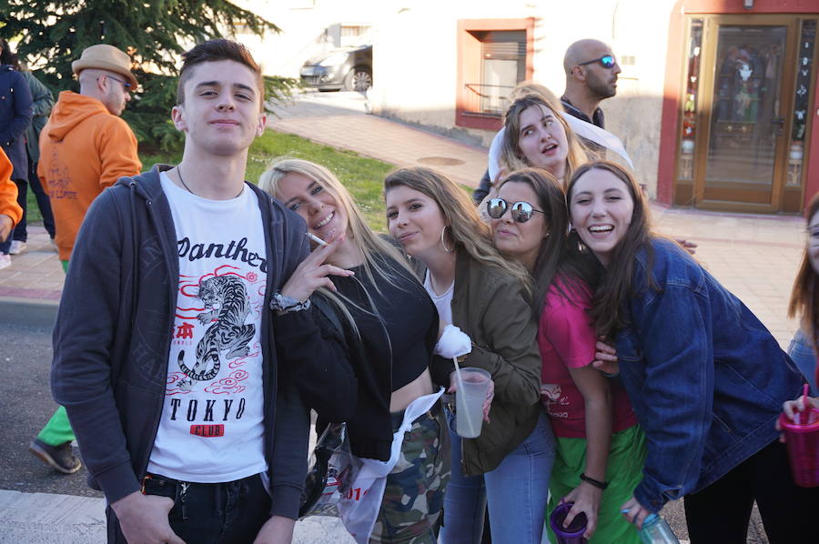 Fotos: Fiestas de Arroyo. San Juan Evangelista. Pregón y desfile de peñas