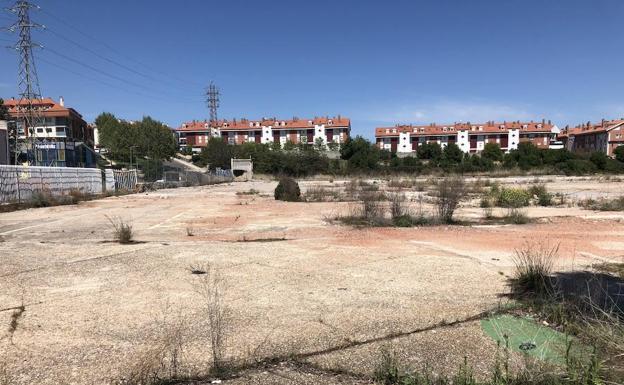 Parcela de Cartisa donde se edificarán los nuevos bloques de viviendas.