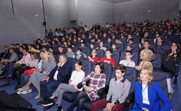 El auditorio del Multiusos presentó un aspecto completamente lleno. 