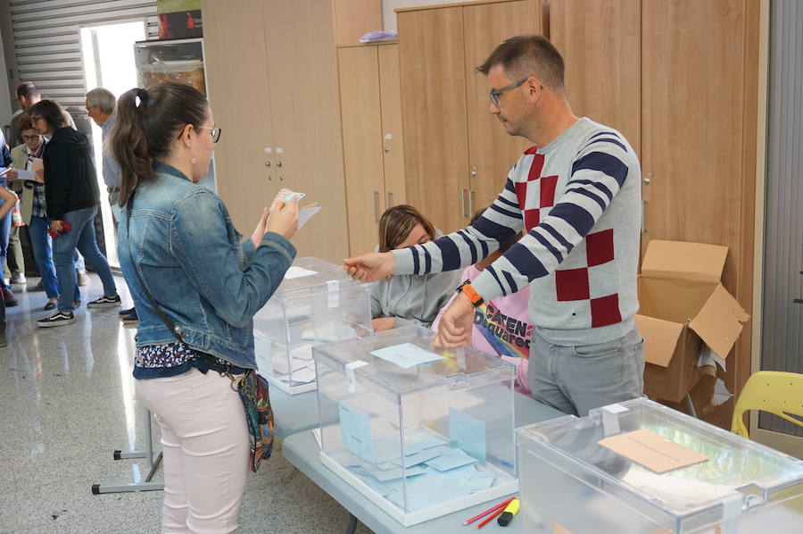 Fotos: Candidatos a la alcaldía de Arroyo y normalidad en los colegios electorales