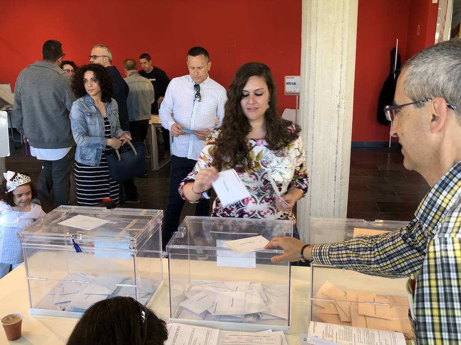 Fotos: Candidatos a la alcaldía de Arroyo y normalidad en los colegios electorales