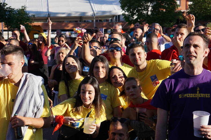 Fotos: Pregón y desfile de peñas fiestas de La Flecha