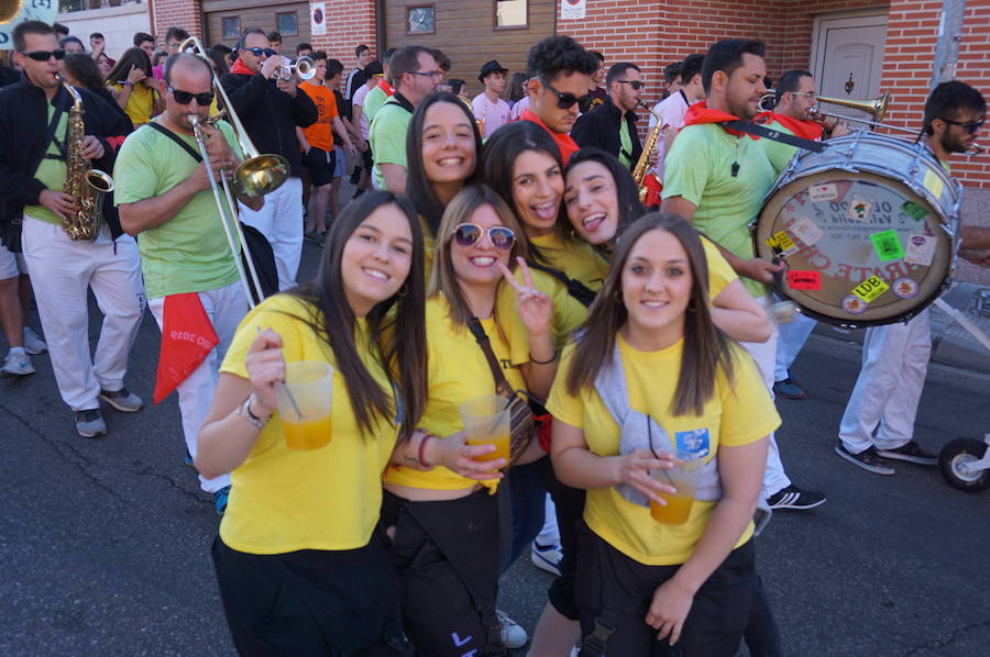 Fotos: Pregón y desfile de peñas fiestas de La Flecha