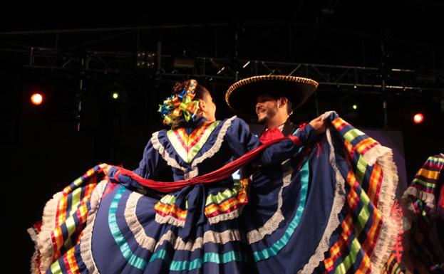 Baile tradicional mexicano. 