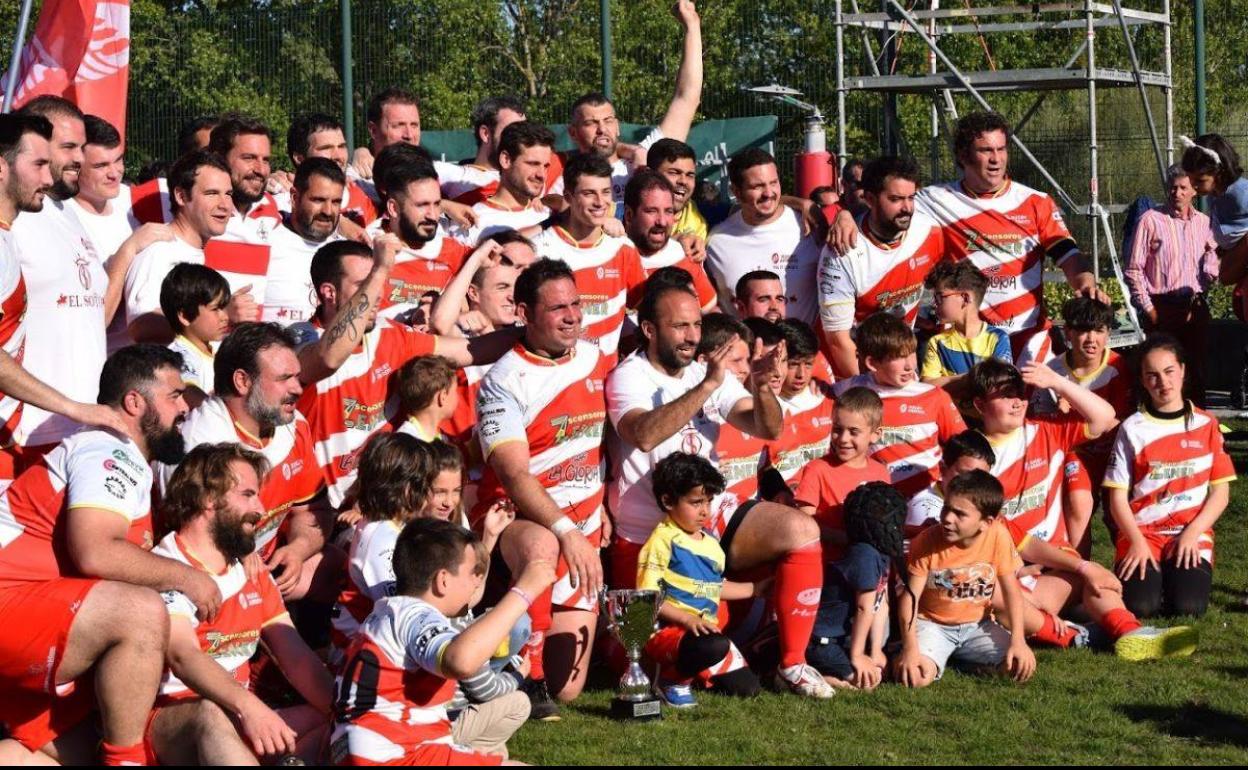 Los ornitorrincos arroyanos celebrando el título de Copa de Castilla y León de la pasada teporada. 