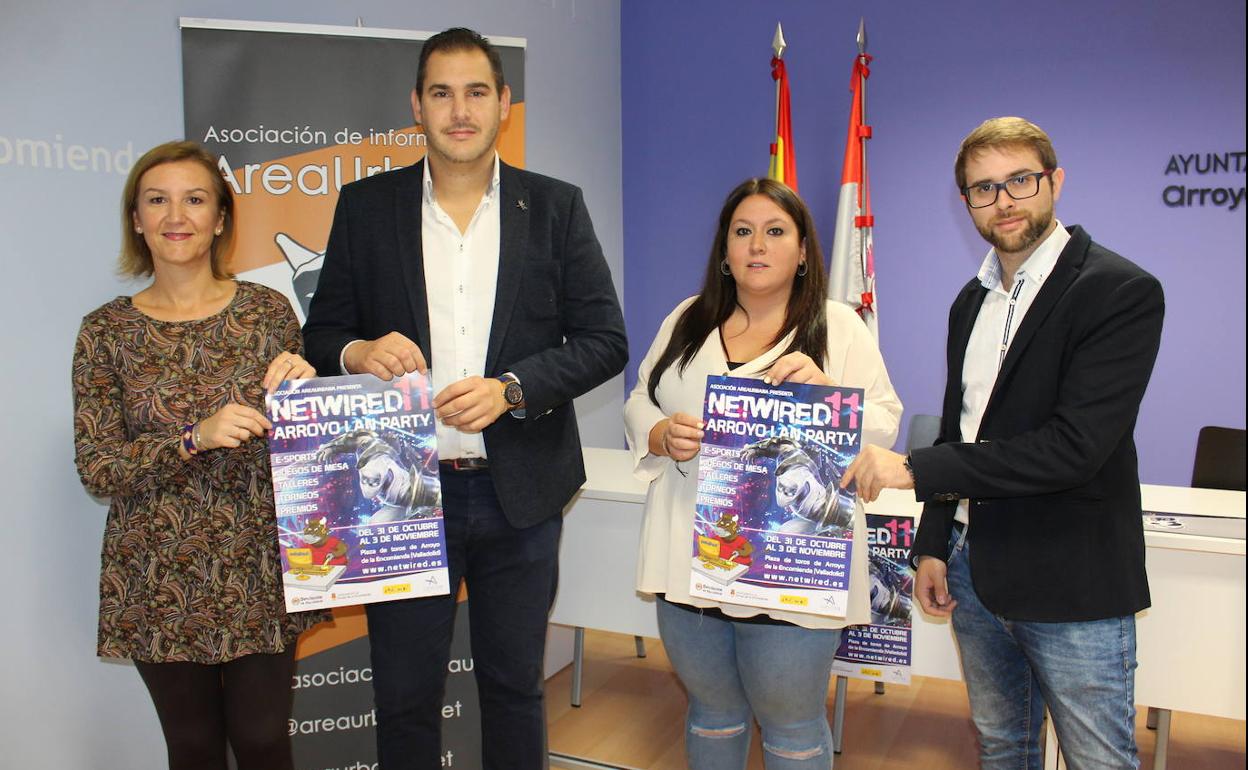 Acto de presentación del evento Netwired!11 de Arroyo al que asistieron sus organizadores y representantes municipales. 