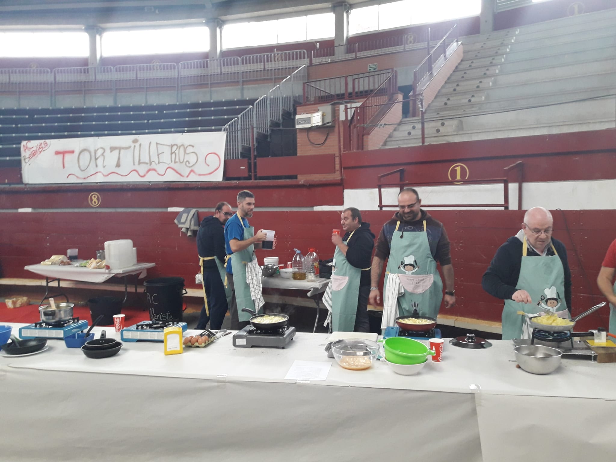 Fotos: Concurso masculino de tortillas en Arroyo de la Encomienda