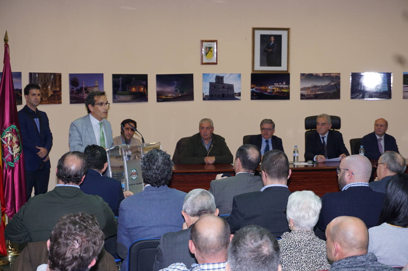 Emocionante acto de reconocimiento en la sede de la Mancomunidad Torozos en Arroyo de la Encomienda a la Guardia Civil con presencia de todos los alcaldes. 
