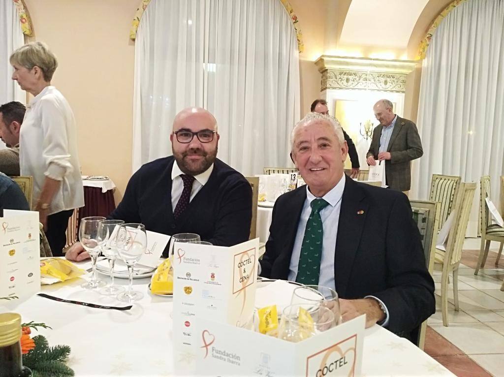 Todos los partidos políticos de Arroyo de la Encomienda estuvieron representados en la cena benéfica de la Fundación Sandra Ibarra en el hotel La Vega. 