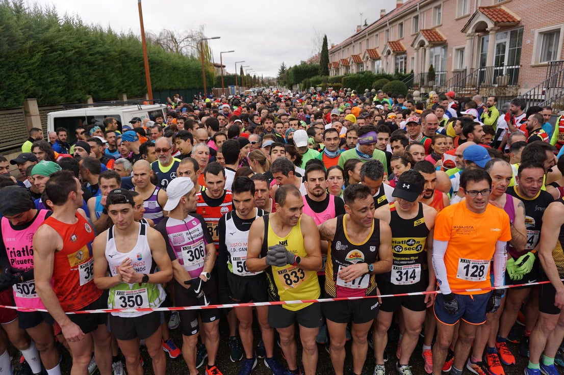 Los alegres y divertidos disfraces cobran protagonismo cada año en la Carrera del Turrón de Arroyo. 