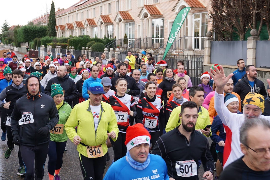 Los alegres y divertidos disfraces cobran protagonismo cada año en la Carrera del Turrón de Arroyo. 