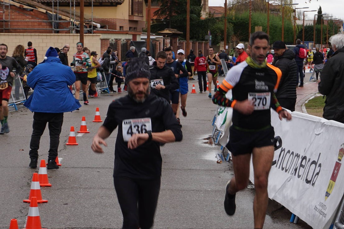 Los alegres y divertidos disfraces cobran protagonismo cada año en la Carrera del Turrón de Arroyo. 