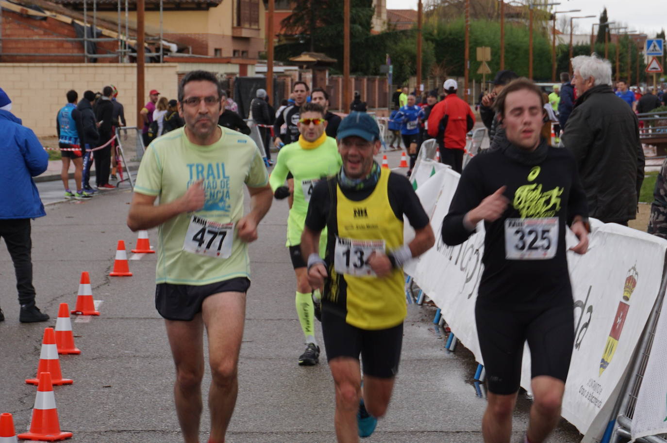 Los alegres y divertidos disfraces cobran protagonismo cada año en la Carrera del Turrón de Arroyo. 