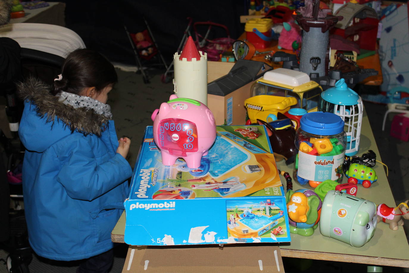 Adoración de los Reyes Magos al Niño Jesús en el portal de Belén. 