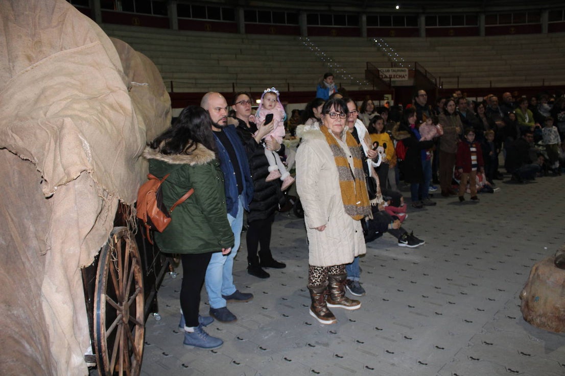 Adoración de los Reyes Magos al Niño Jesús en el portal de Belén. 