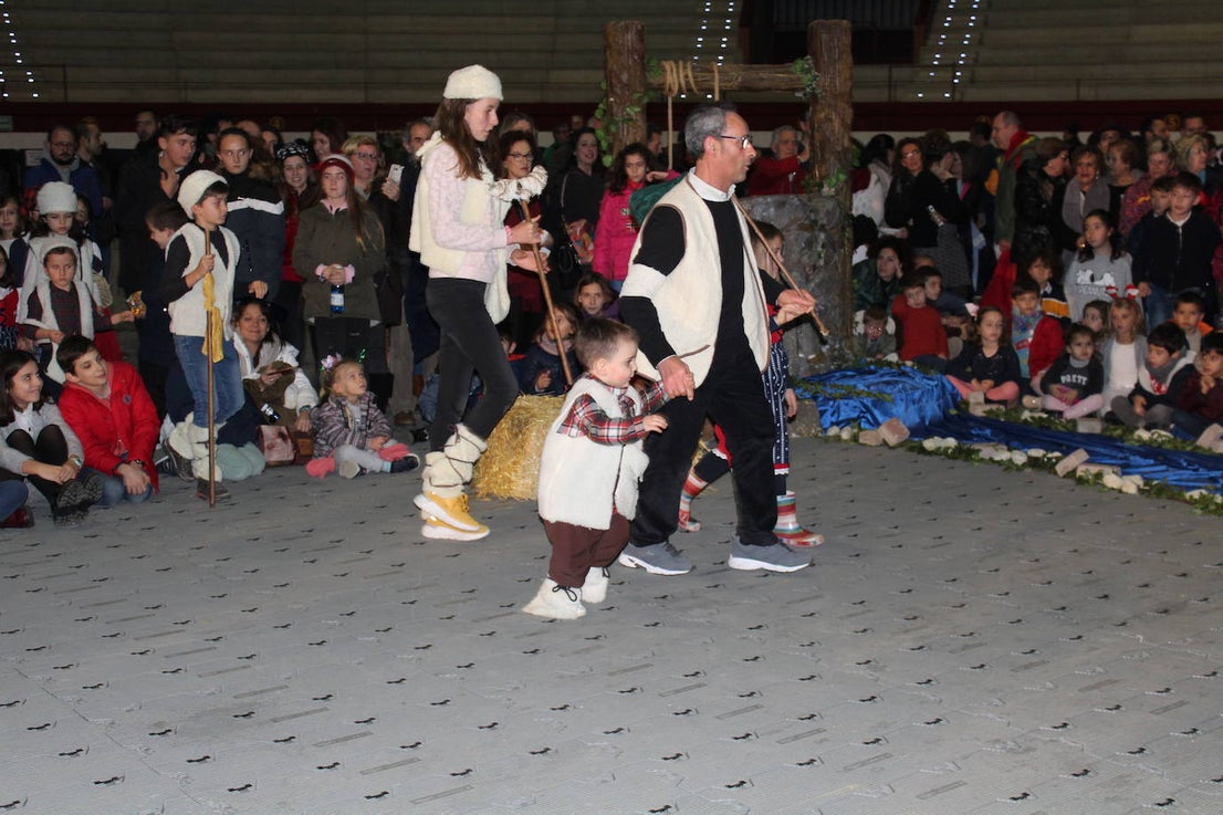Adoración de los Reyes Magos al Niño Jesús en el portal de Belén. 