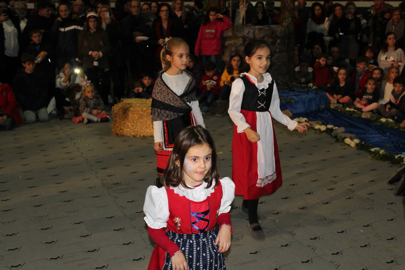 Adoración de los Reyes Magos al Niño Jesús en el portal de Belén. 