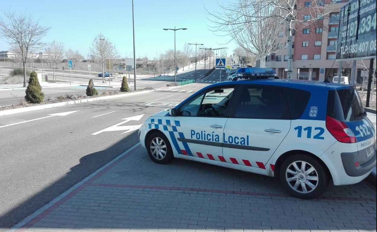 Patrulla de la Policía Local de Arroyo que interceptó al conductor. 