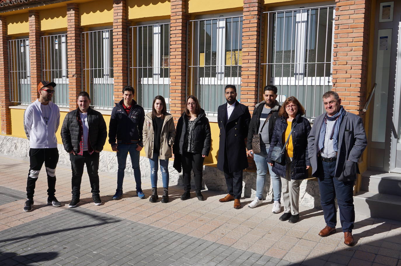 Ls alumnos que han realizado el curso de 900 horas durante seis meses y han recuperado las antiguas escuelas de La Flecha para ser el centro de ocio juvenil. 