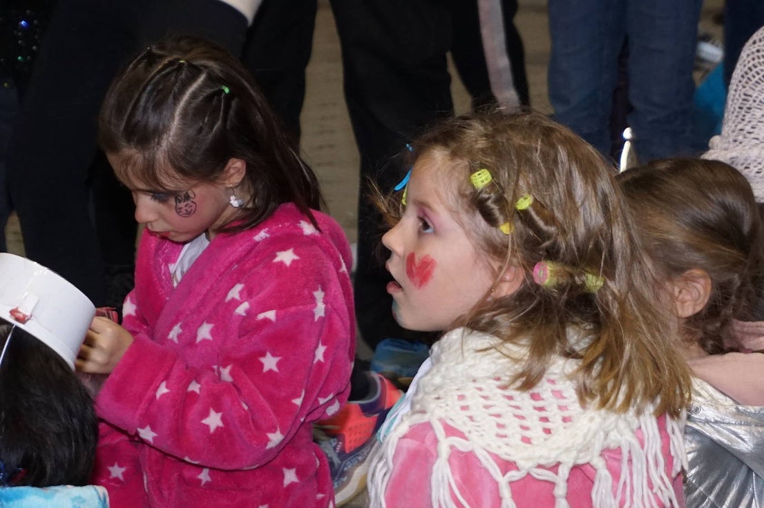La comparse El Batacazo ganó el concurso infantil de chirigotas de Arroyo. 
