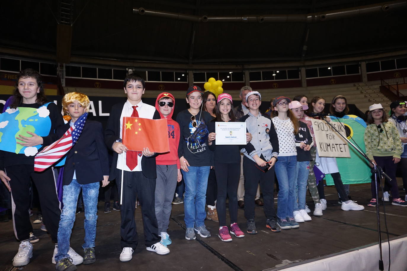 La comparse El Batacazo ganó el concurso infantil de chirigotas de Arroyo. 