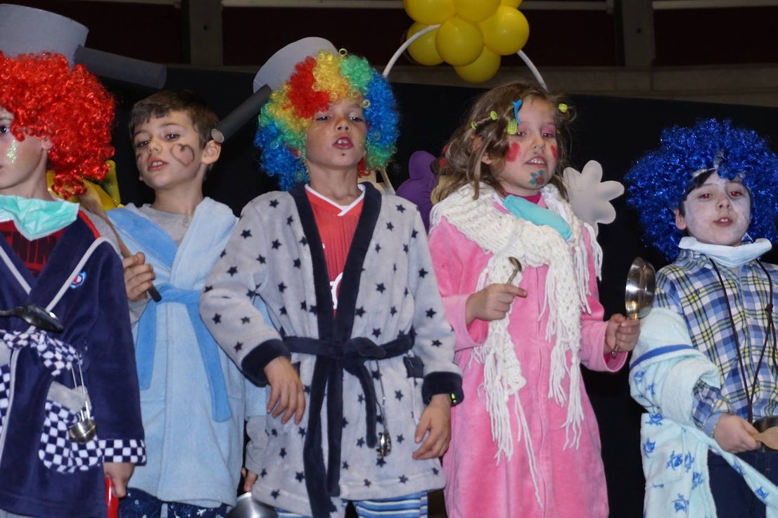 La comparse El Batacazo ganó el concurso infantil de chirigotas de Arroyo. 