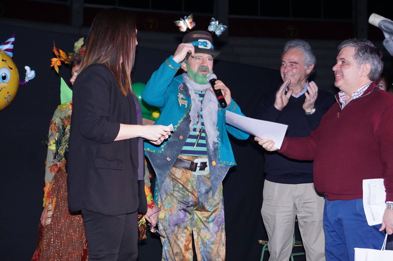 La comparsa Los de Siempre, con la chirigota Venimos Encantados, ganaron el concurso de Arroyo previo a las Bodas de Plata. 