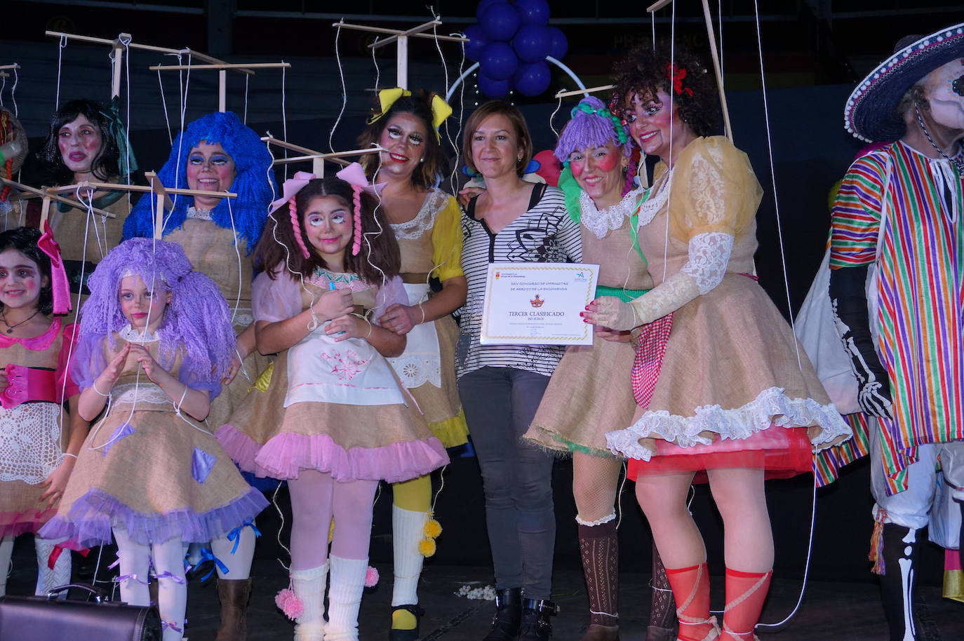 La comparsa Los de Siempre, con la chirigota Venimos Encantados, ganaron el concurso de Arroyo previo a las Bodas de Plata. 