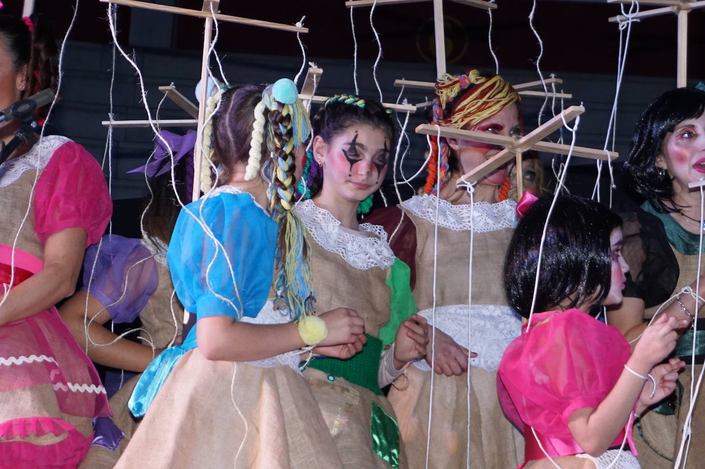 La comparsa Los de Siempre, con la chirigota Venimos Encantados, ganaron el concurso de Arroyo previo a las Bodas de Plata. 