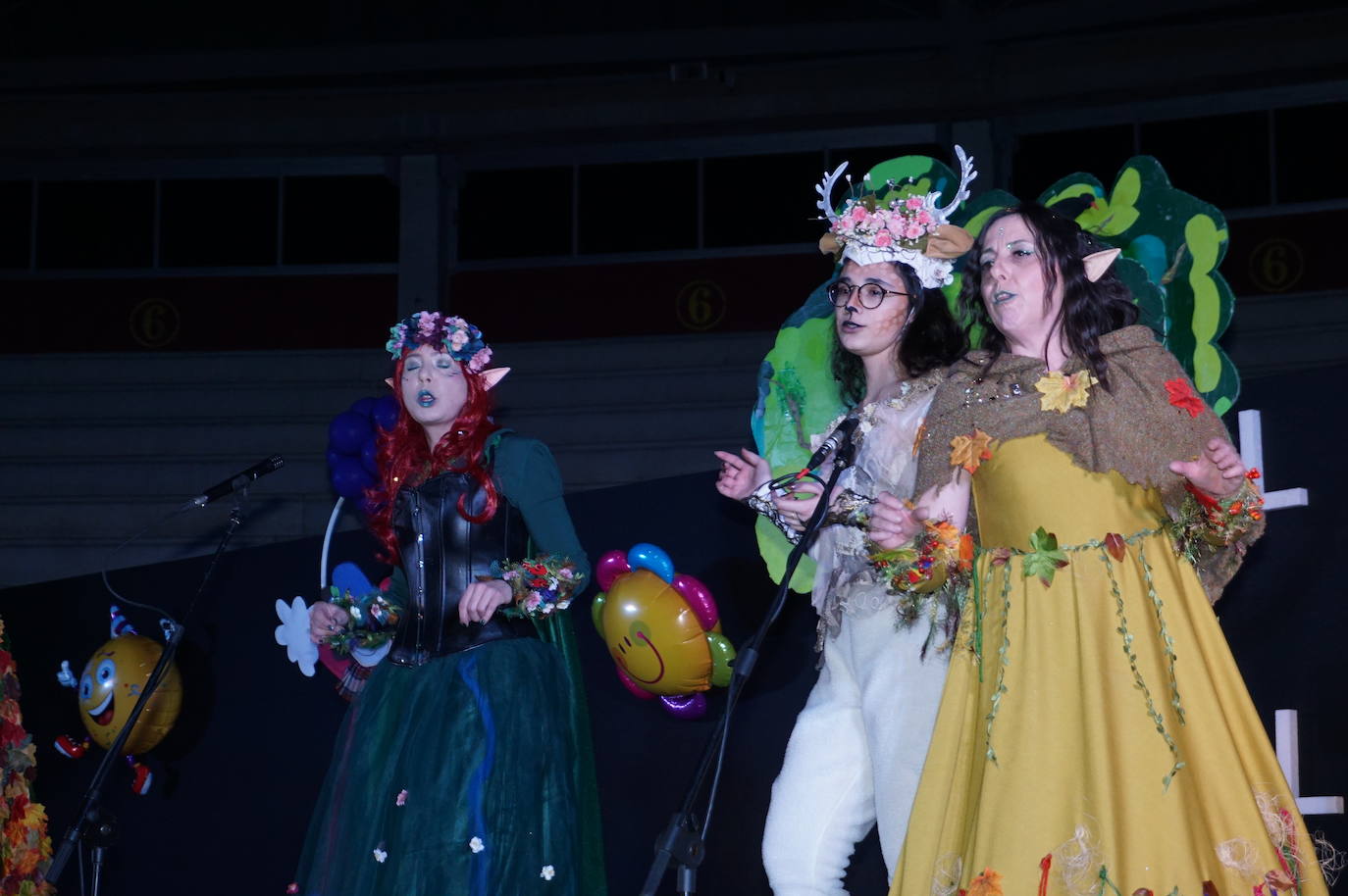 La comparsa Los de Siempre, con la chirigota Venimos Encantados, ganaron el concurso de Arroyo previo a las Bodas de Plata. 