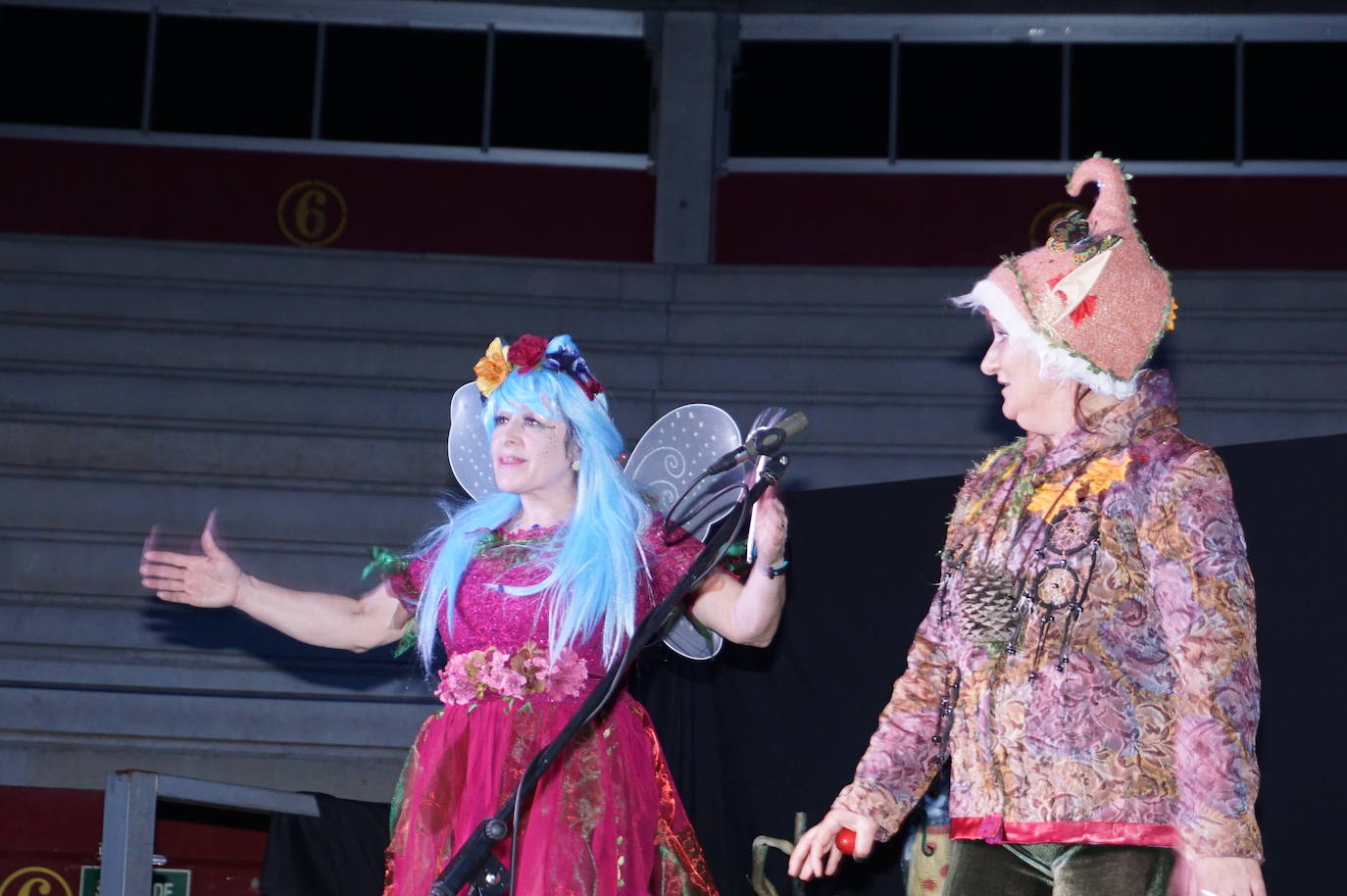 La comparsa Los de Siempre, con la chirigota Venimos Encantados, ganaron el concurso de Arroyo previo a las Bodas de Plata. 