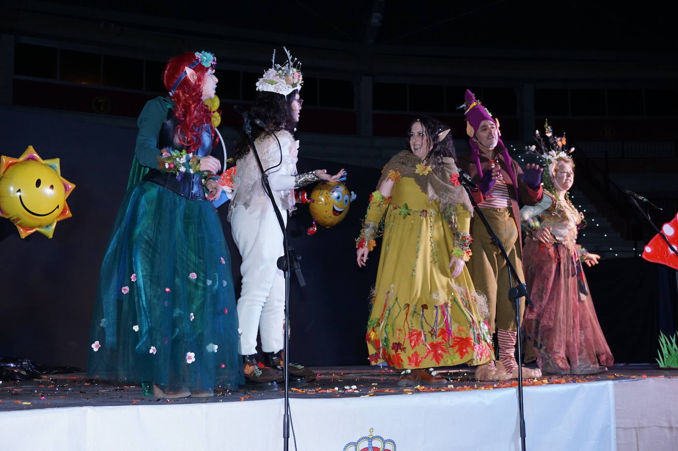 La comparsa Los de Siempre, con la chirigota Venimos Encantados, ganaron el concurso de Arroyo previo a las Bodas de Plata. 