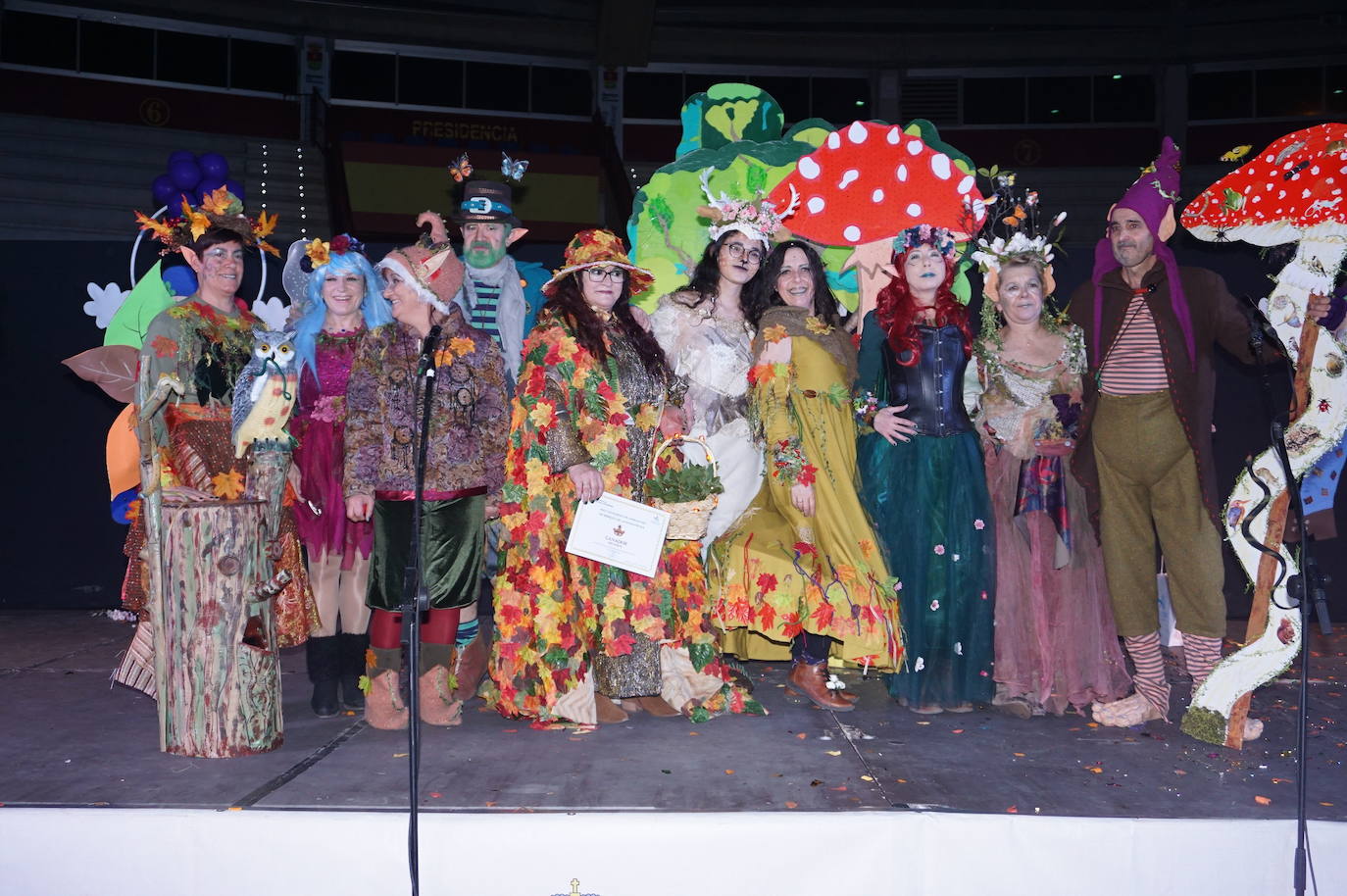 La comparsa Los de Siempre, con la chirigota Venimos Encantados, ganaron el concurso de Arroyo previo a las Bodas de Plata. 