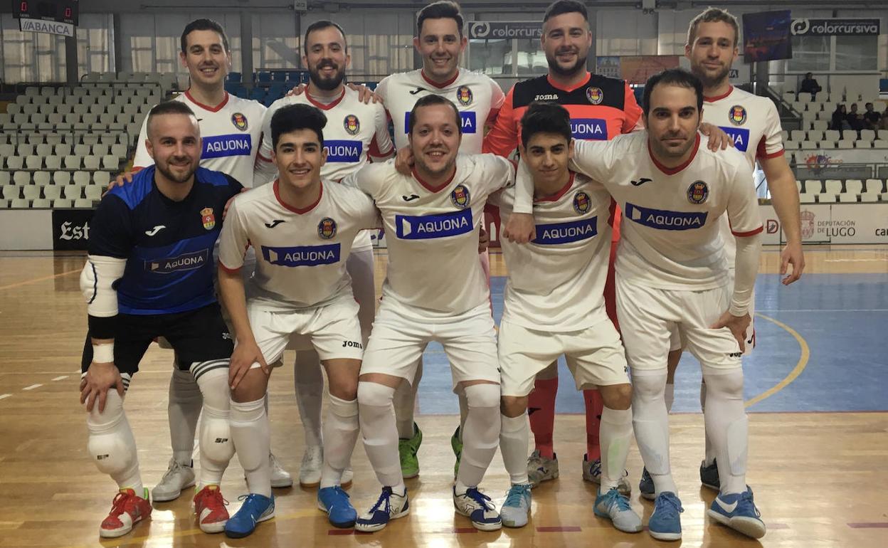 Plantilla del Unión Arroyo que se desplazó a Lugo el pasado fin de semana. 