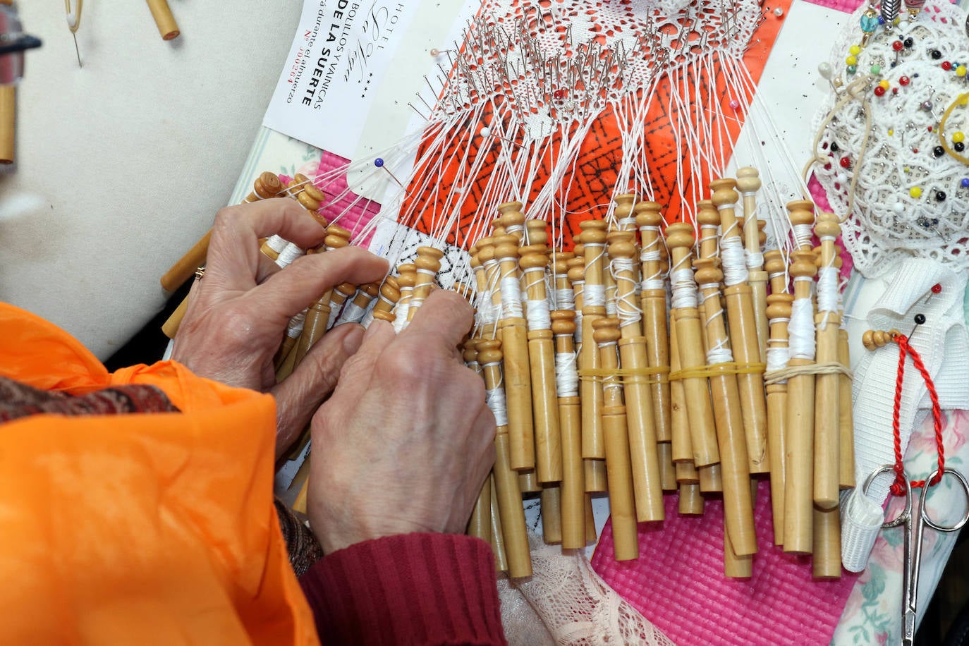Fotos: El encuentro de bolillos en Arroyo de la Encomienda