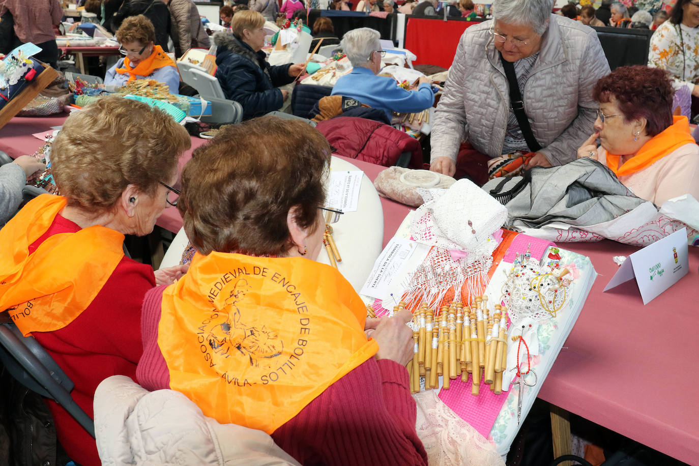 Fotos: El encuentro de bolillos en Arroyo de la Encomienda