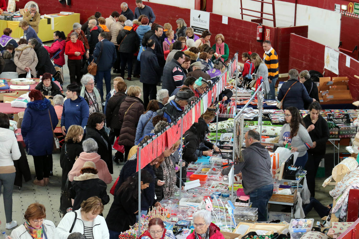 Fotos: El encuentro de bolillos en Arroyo de la Encomienda