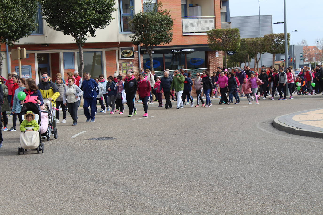 El alcalde de Arroyo, Sarbelio Fernández, caminó junto a vecinos del municipio y amigos. 