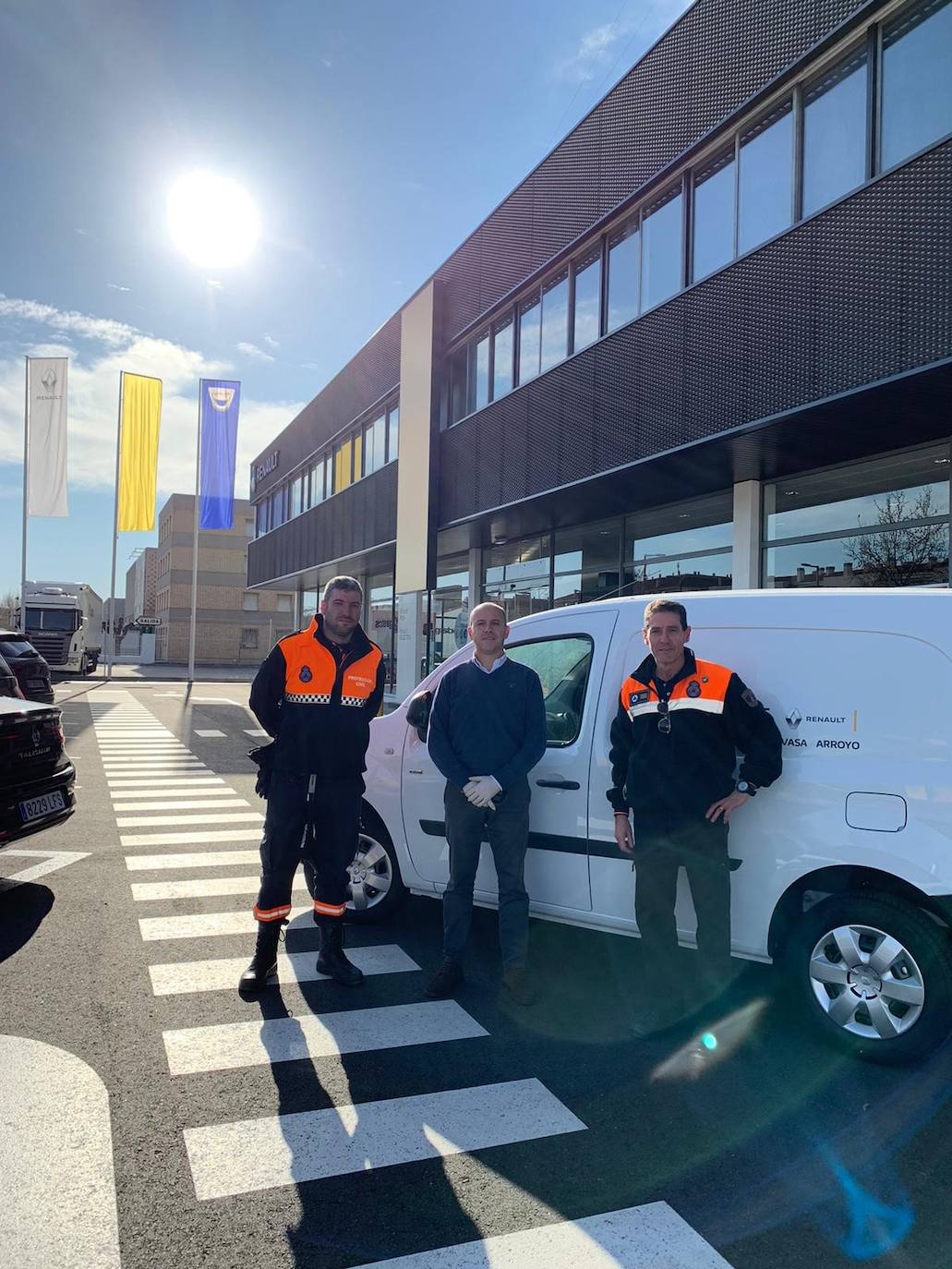 Preparación de los lotes de comida para las familias con necesidades especiales de Arroyo. 