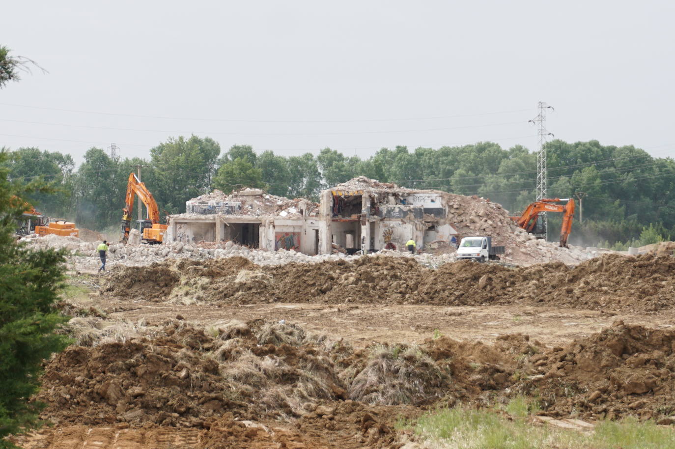 Fotos: Demolición fábrica Smurfit y urbanización parcela sector SE-02 en Arroyo