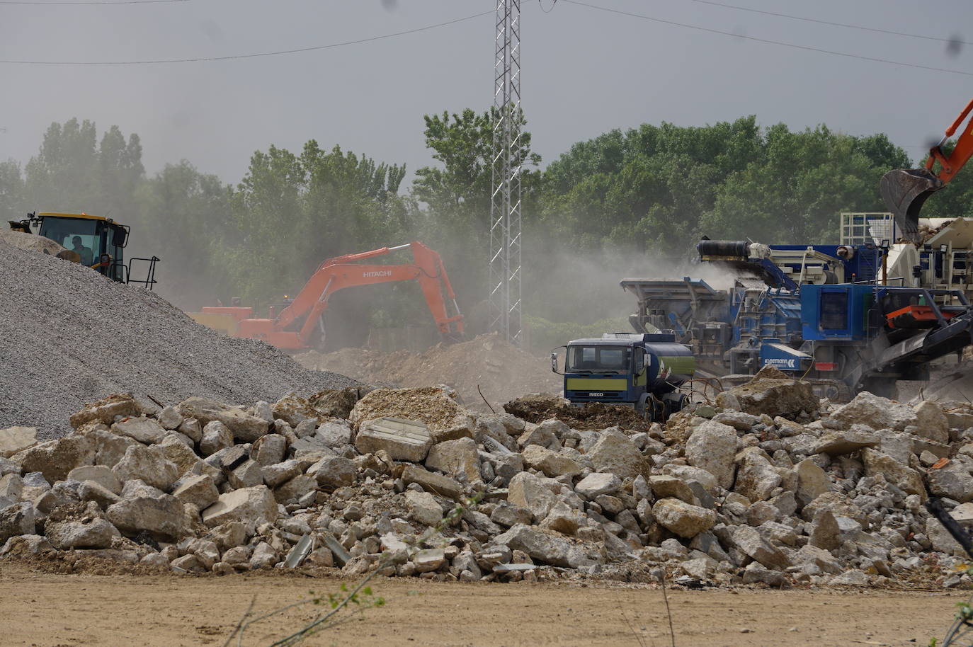 Fotos: Demolición fábrica Smurfit y urbanización parcela sector SE-02 en Arroyo