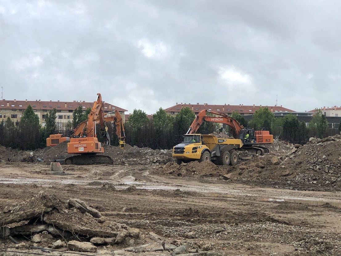 Fotos: Demolición fábrica Smurfit y urbanización parcela sector SE-02 en Arroyo