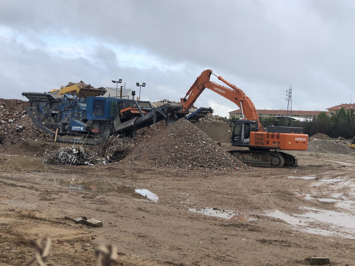 Fotos: Demolición fábrica Smurfit y urbanización parcela sector SE-02 en Arroyo