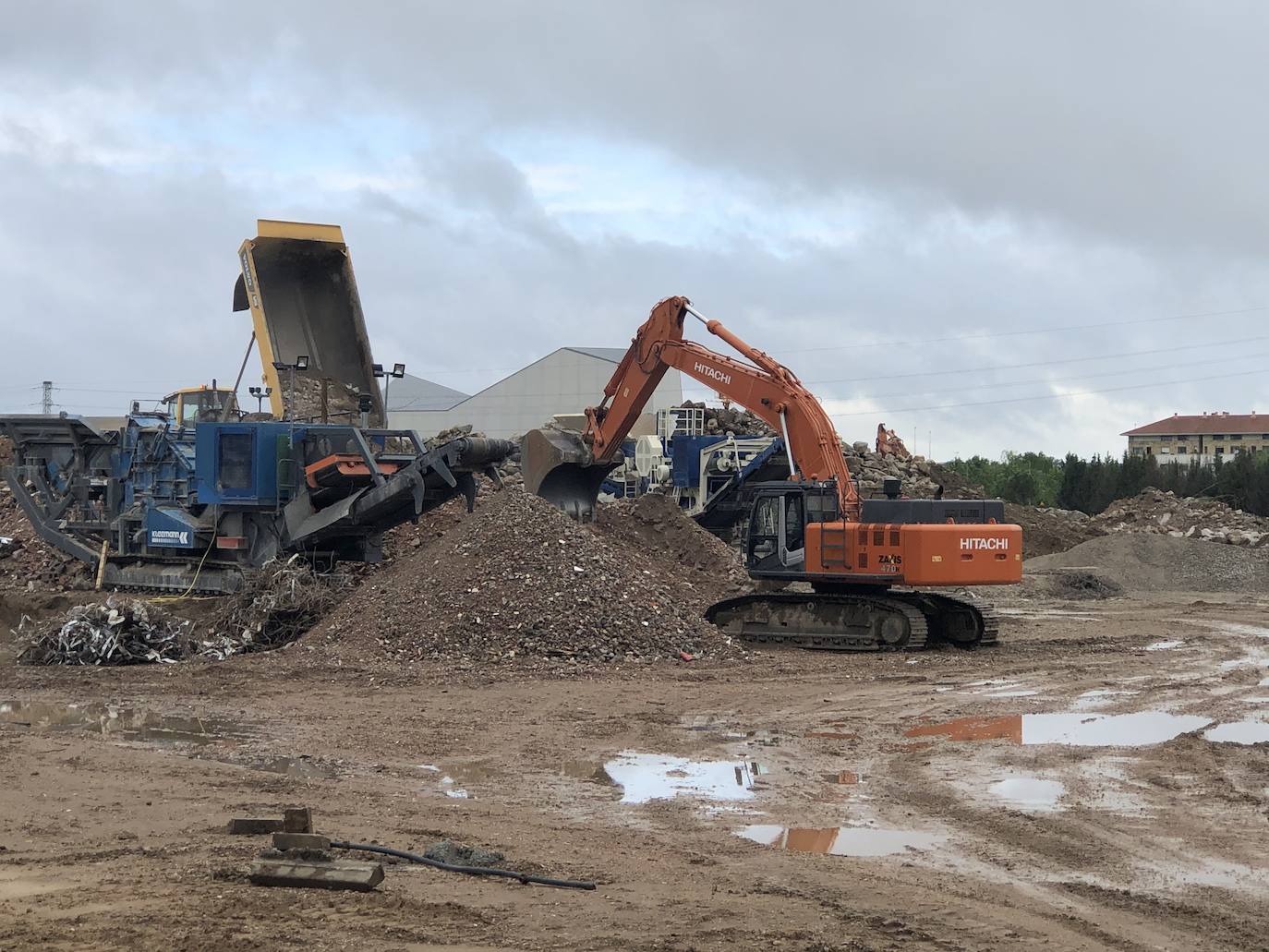 Fotos: Demolición fábrica Smurfit y urbanización parcela sector SE-02 en Arroyo