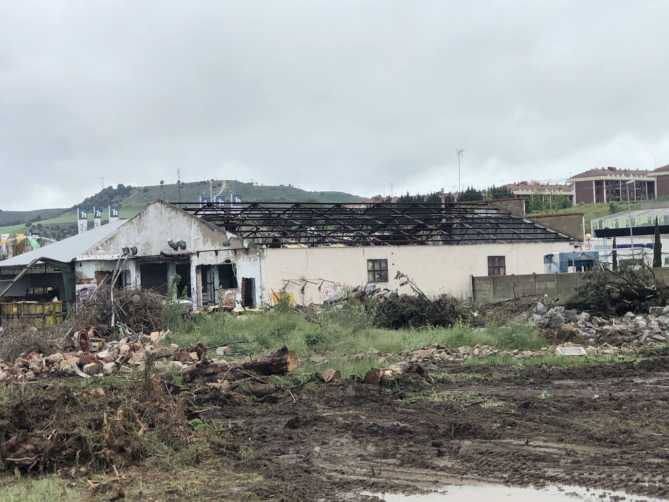 Fotos: Demolición fábrica Smurfit y urbanización parcela sector SE-02 en Arroyo