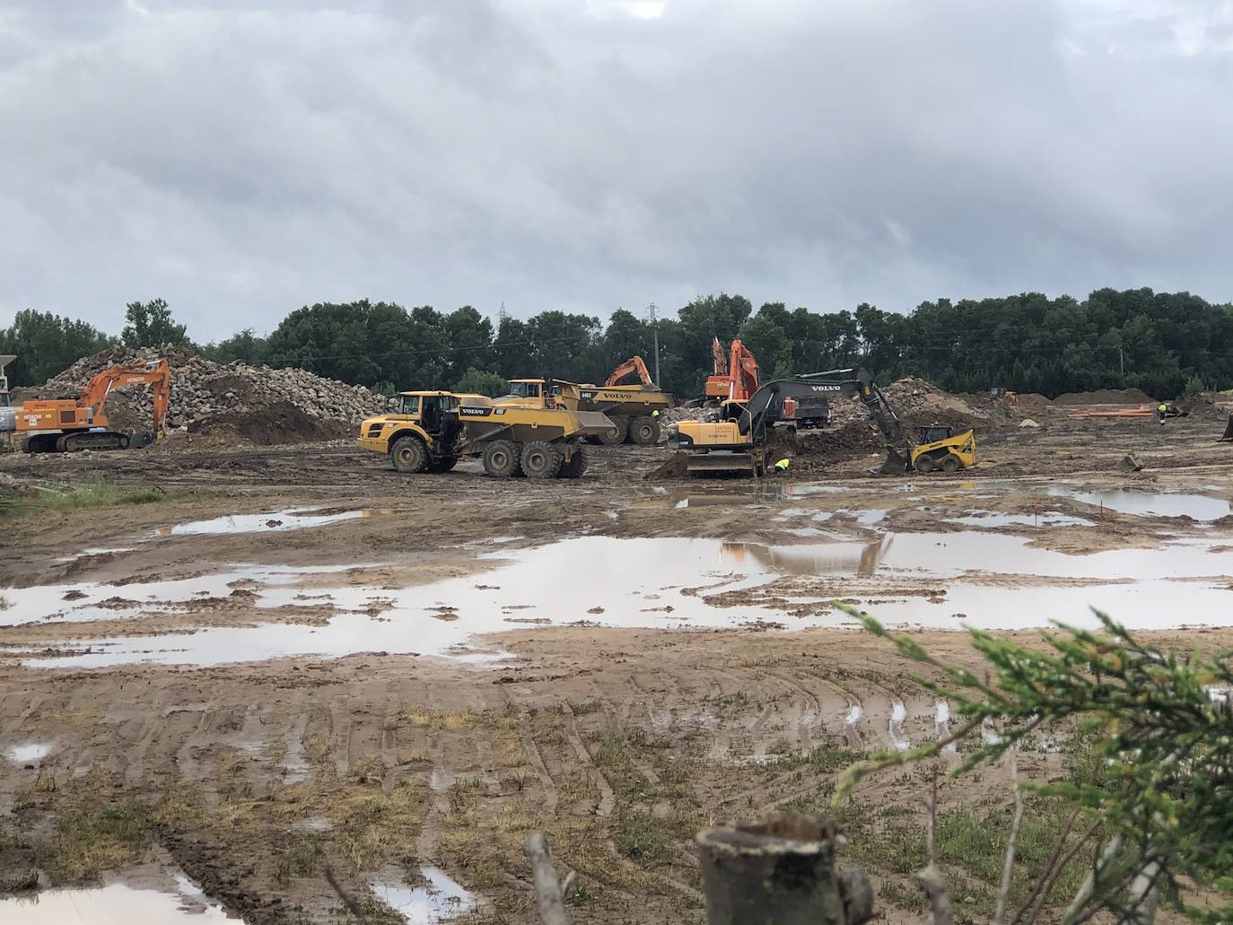 Fotos: Demolición fábrica Smurfit y urbanización parcela sector SE-02 en Arroyo