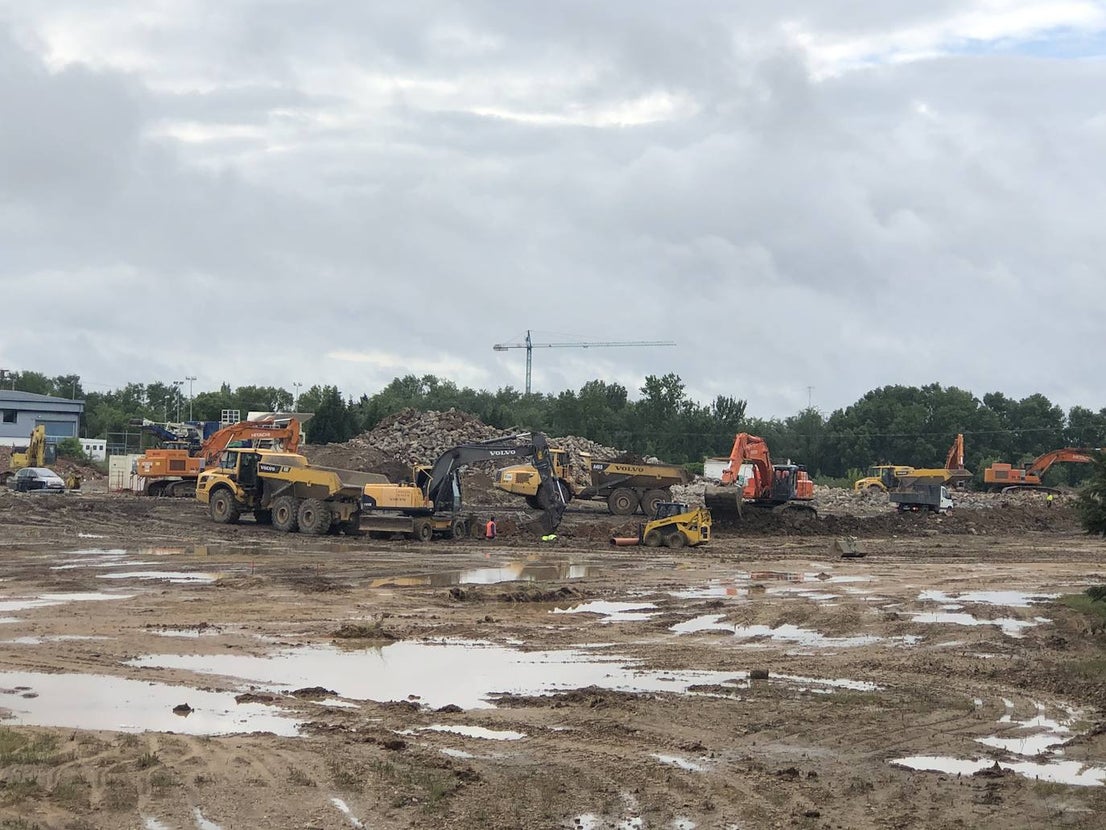 Fotos: Demolición fábrica Smurfit y urbanización parcela sector SE-02 en Arroyo