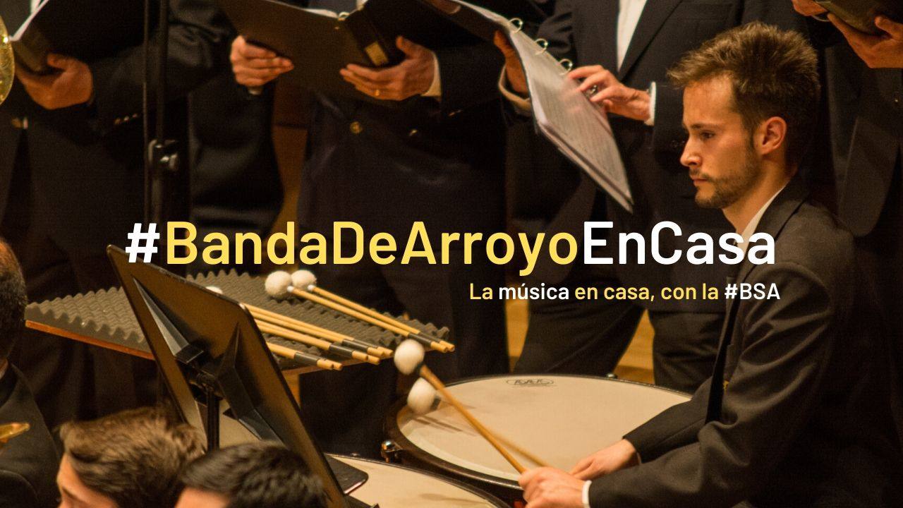 Dos de los músicos de la Sinfónica de Arroyo ensayando en su vivienda durante el confinamiento. 