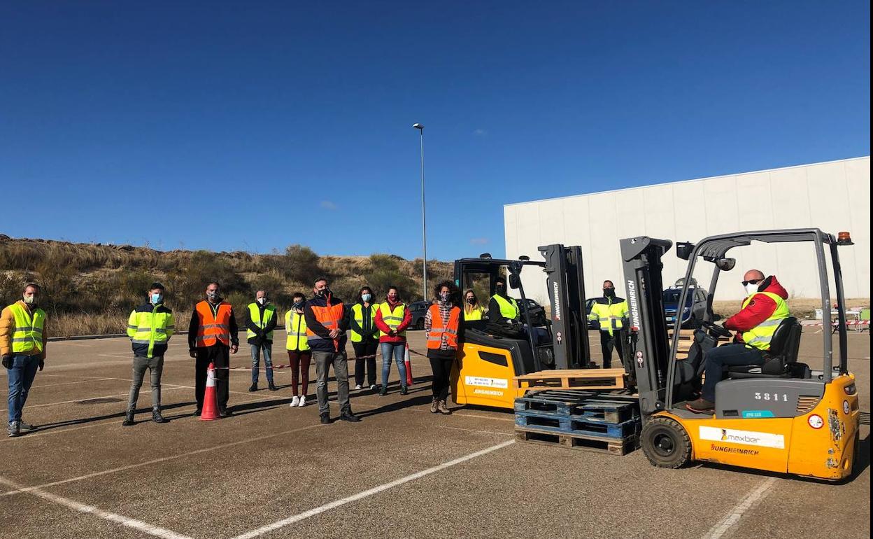 Alumnos participantes en el curso para desempleados de carretilleros en Arroyo. 