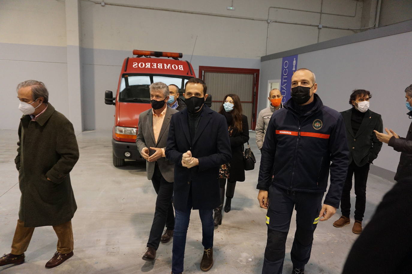 El alcalde de Arroyo, Sarbelio Fernández, dio la bienvenida a los nuevos bomberos del parque de Arroyo y les agradeció su esfuerzo y profesionalidad con los mejores deseos para el desempeño de sus funciones. 